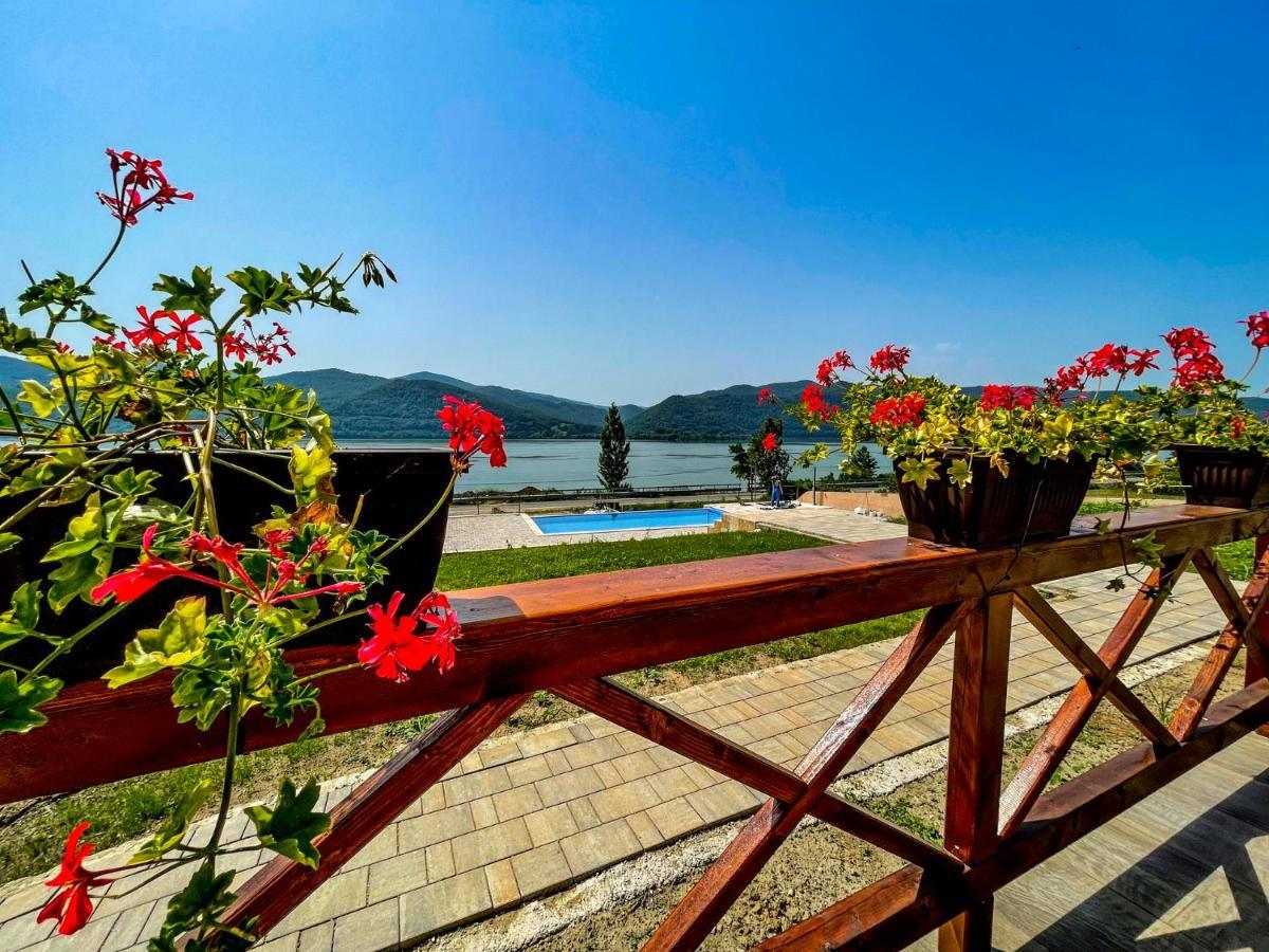 Pensiunea Balkan Gornea Luaran gambar